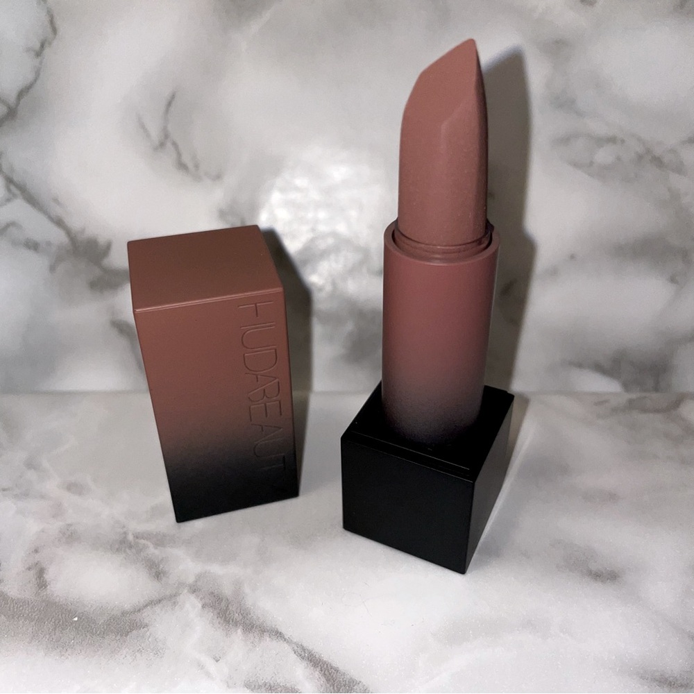 HUDA BEAUTY Power Bullet Matte Lipstick in Joyride